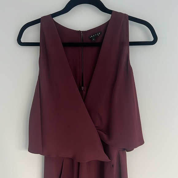 Theory double layer dress with pockets. - Picture 2 of 9